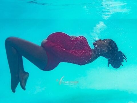 Zenande Mfenyana shares beautiful maternity shoot pics